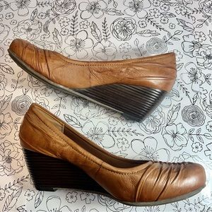 Women’s Bare Traps Wedge Shoes sz 10 Brown Braided Detail Round Toe
